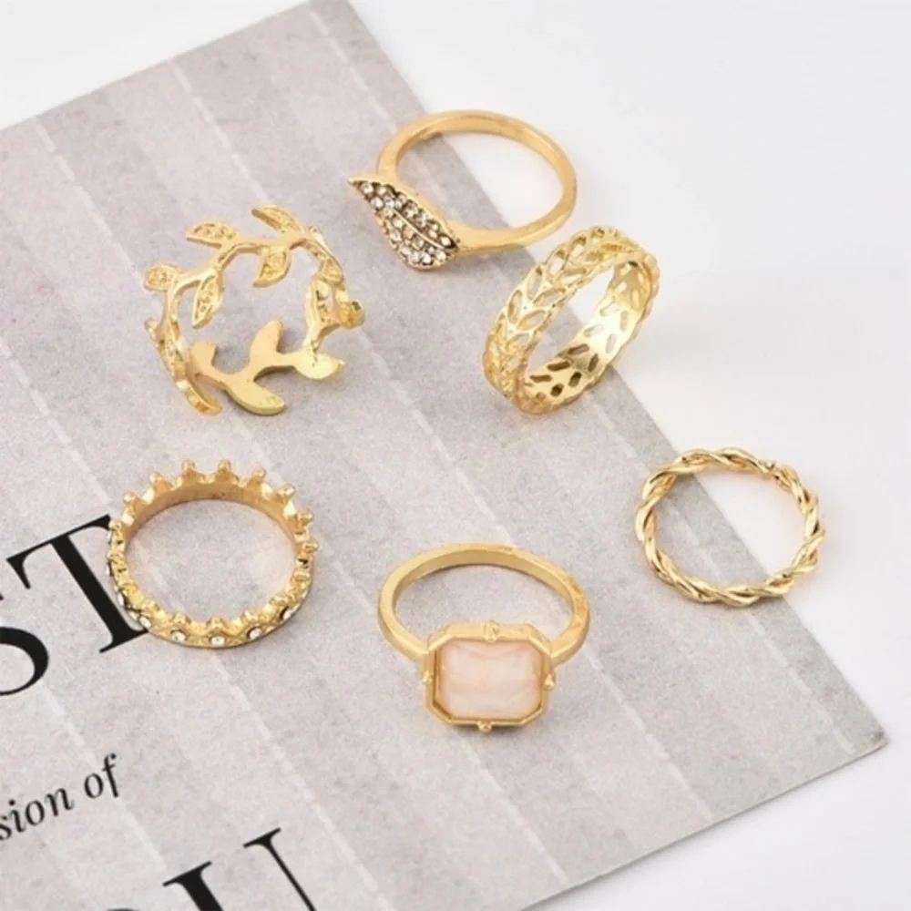 3/$30 💛 Dainty Ring Set